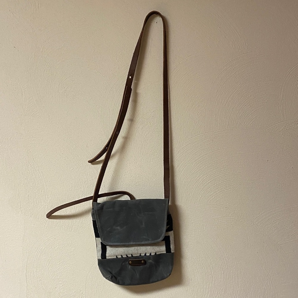 WB vintage worn, Stylish Gray, Brown, and Black women’s Crossbody Bag